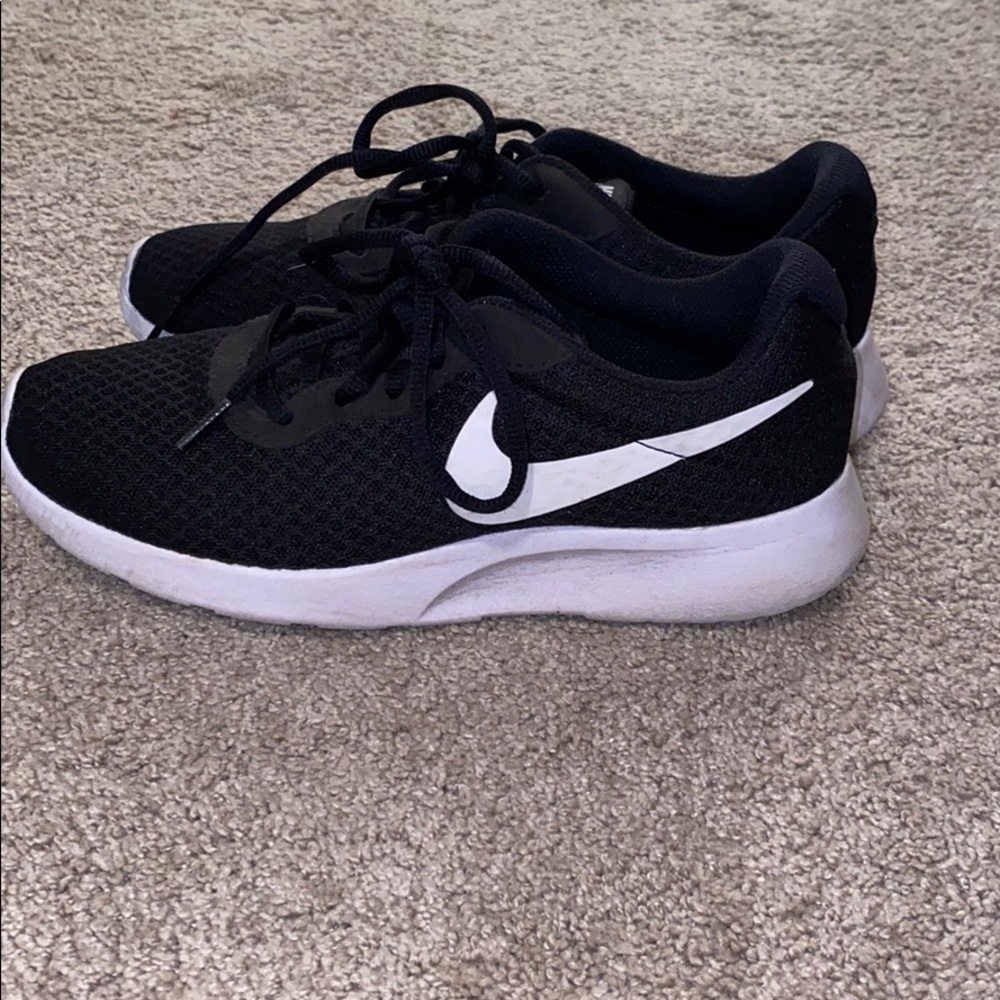 Black Nike Shoes